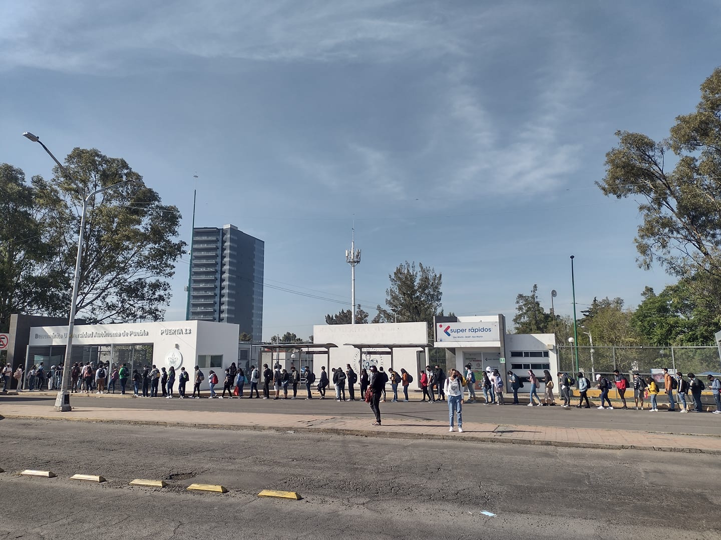 ¿La BUAP NO es pública, es autónoma?