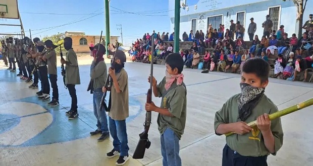 Niños y niñas, en labores de seguridad en Guerrero