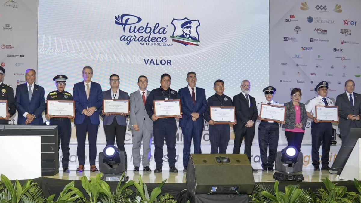 Militares y policías entran a la BUAP para ser premiados; ¿violan la autonomía?